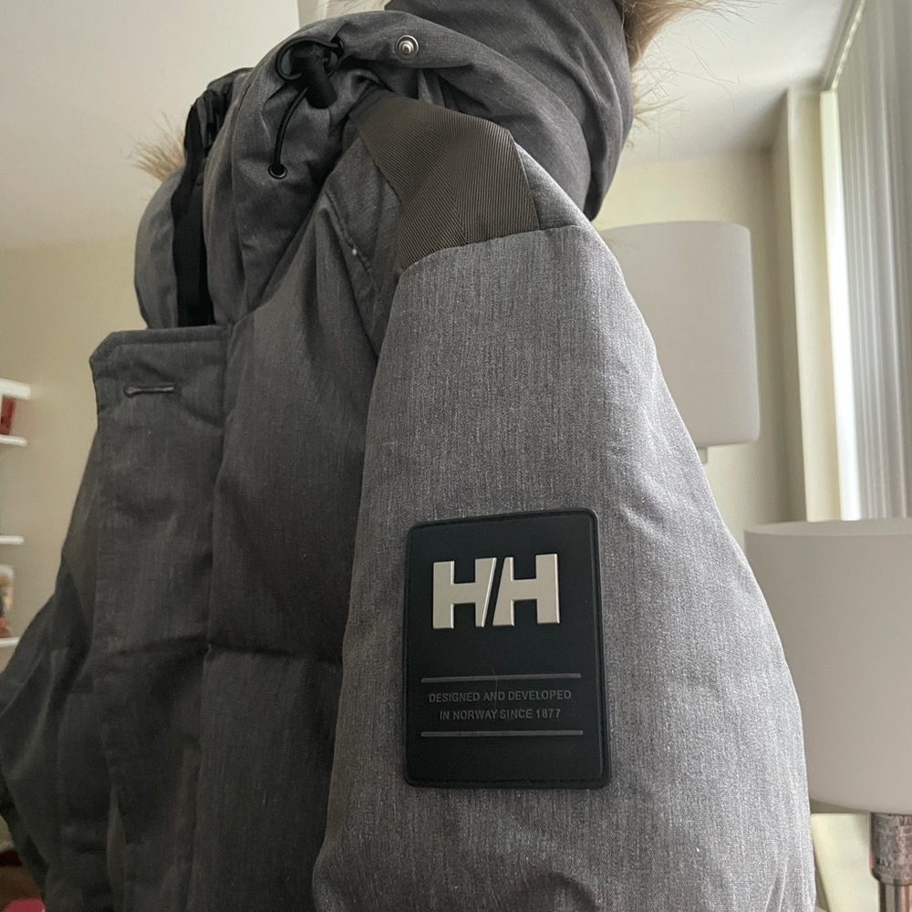 New without tags Helly Hansen Parka with faux fur trim hood. Gray.